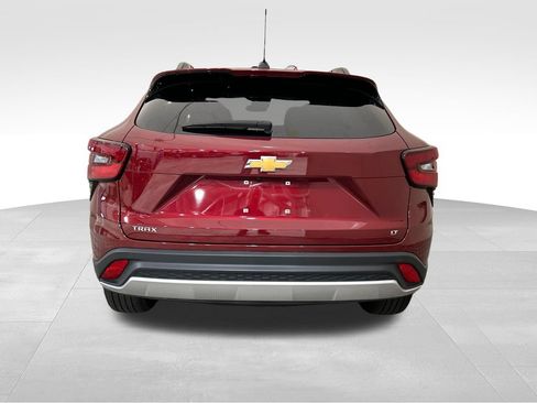 Used 2024 Chevrolet Trax LT w/ Driver Confidence Package FWD image 4