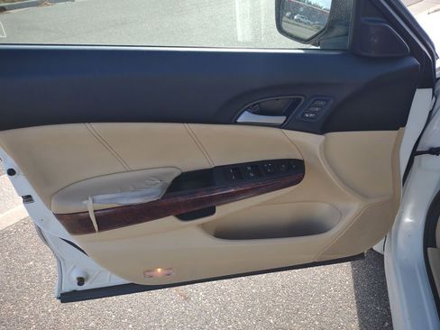 Used 2011 Honda Crosstour EX-L image 10