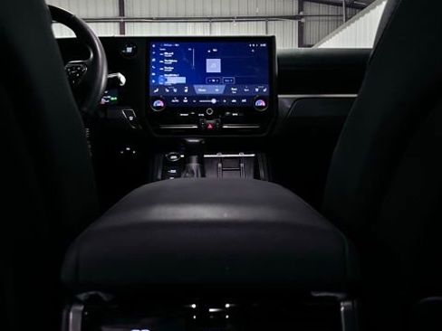 Used 2024 Lexus GX 550 w/ Cold Area Package AWD/4WD image 28