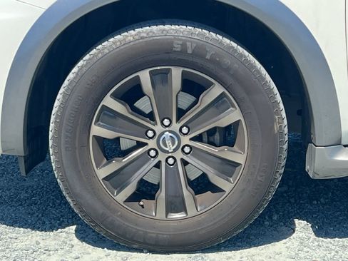 Used 2017 Nissan Armada Platinum w/ Interior Lighting Package RWD image 12