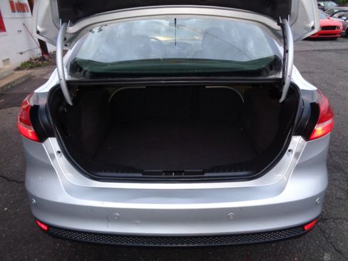 Used 2016 Ford Focus SE w/ Equipment Group 201A image 23