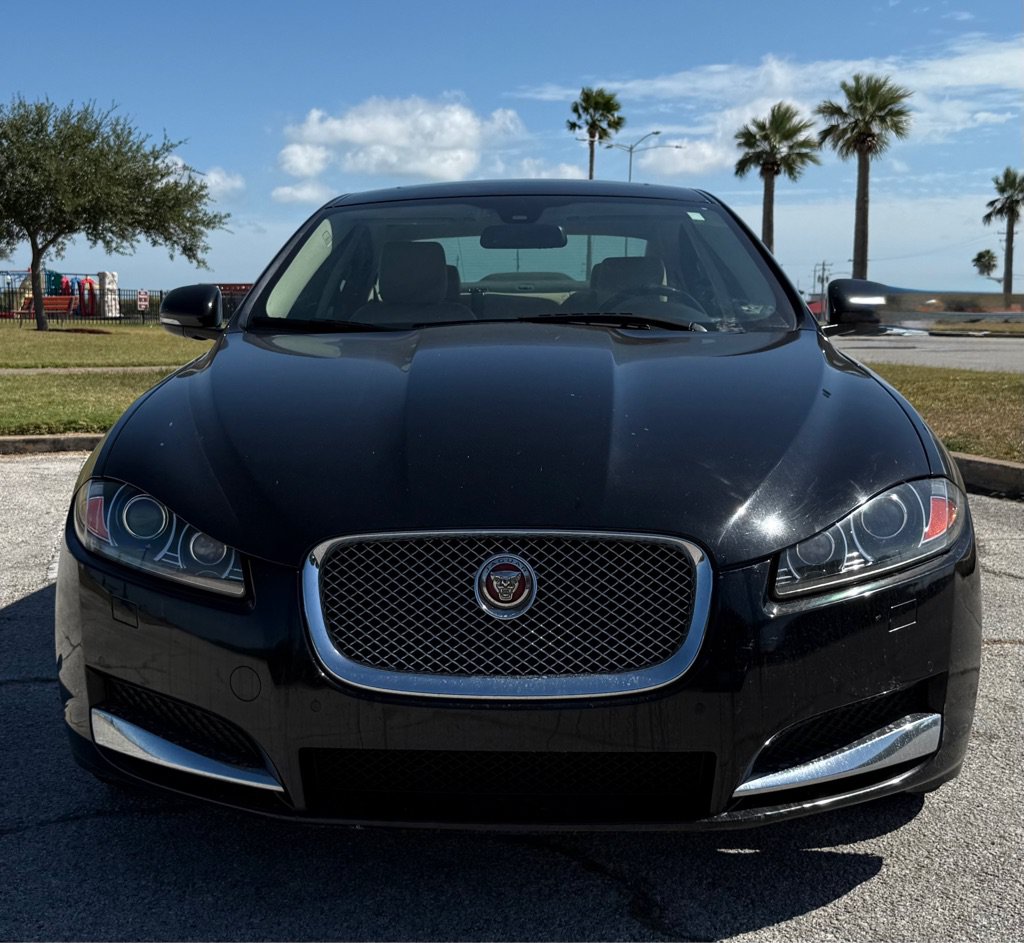 Used 2015 Jaguar XF Premium RWD image 2