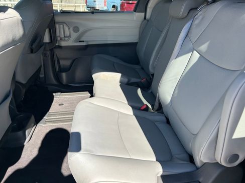 Certified 2024 Toyota Sienna XLE w/ XLE Plus Package image 18