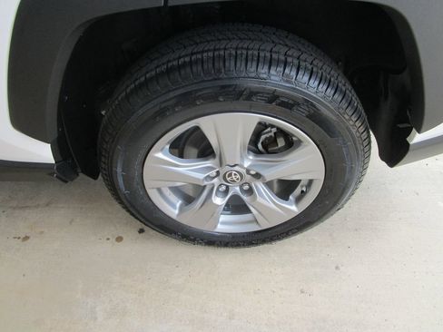 Used 2024 Toyota RAV4 LE AWD/4WD image 11