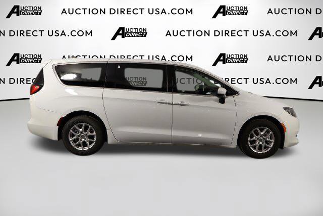 Used 2023 Chrysler Voyager LX FWD image 44