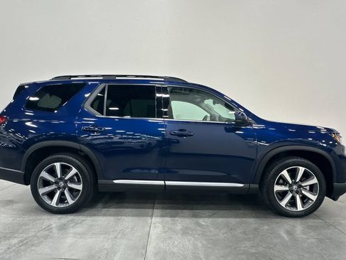 Used 2024 Honda Pilot Touring image 3