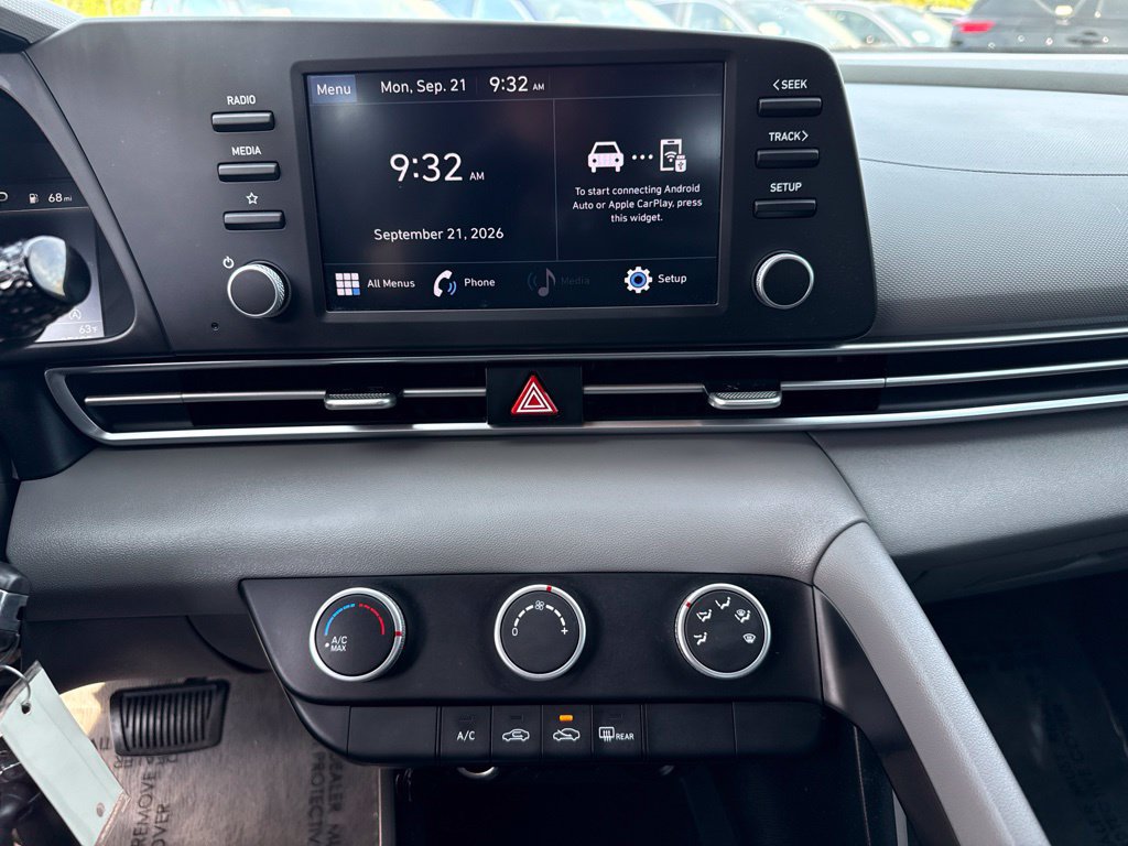 Used 2022 Hyundai Elantra SE FWD image 23