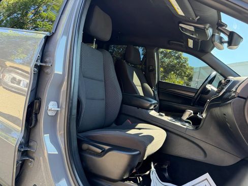 Used 2020 Jeep Grand Cherokee Laredo AWD/4WD image 15