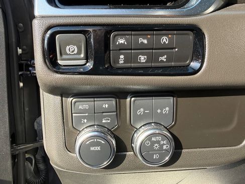 Used 2025 GMC Yukon Denali image 16