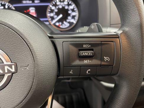 Used 2024 Nissan Pathfinder S image 20