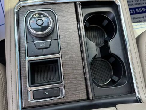 Used 2019 Ford Expedition Limited w/ Equipment Group 301A RWD image 17