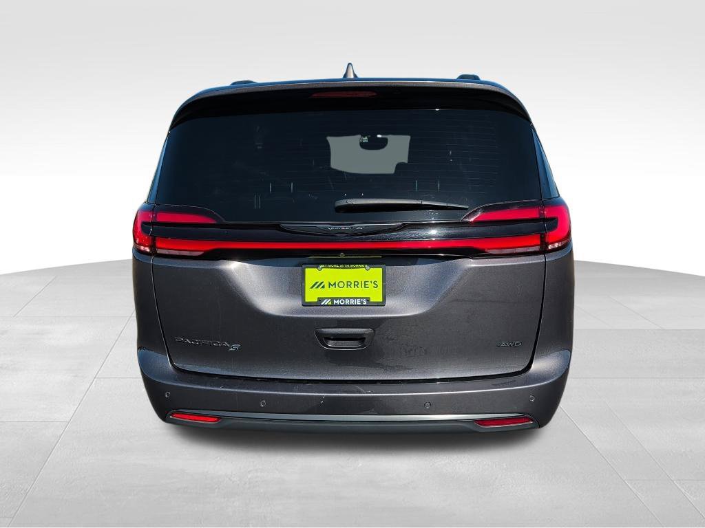Used 2022 Chrysler Pacifica Touring-L w/ Uconnect Theater Family Group AWD/4WD image 7