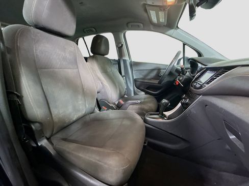 Used 2021 Chevrolet Trax LS w/ Tint and Cruise Package image 28