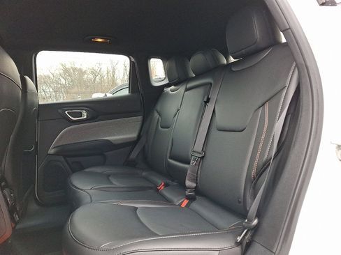 Certified 2023 Jeep Compass Latitude image 10