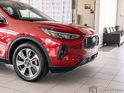 Used 2024 Ford Escape Platinum image 4