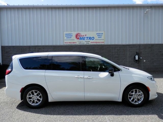 Used 2026 Chrysler Pacifica Select FWD image 9