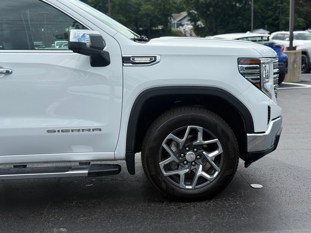 Used 2023 GMC Sierra 1500 SLT w/ SLT Premium Package AWD/4WD image 11
