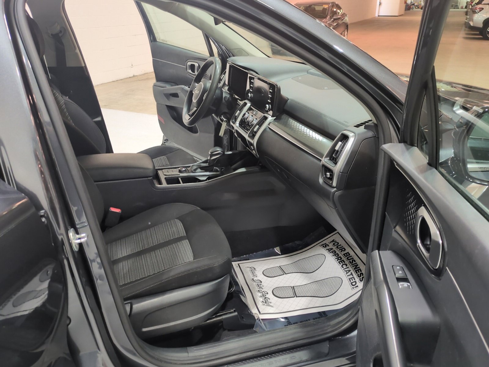 Used 2022 Kia Sorento LX AWD/4WD image 12