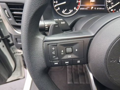 Used 2024 Nissan Rogue S image 15