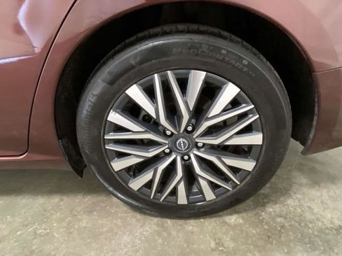 Used 2024 Nissan Altima 2.5 SV image 7