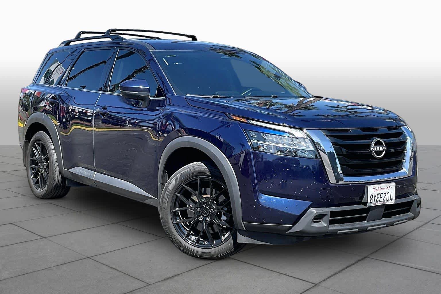 Used 2022 Nissan Pathfinder SV FWD image 2