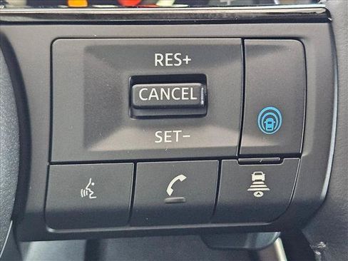 Used 2024 Nissan Rogue SL FWD image 23