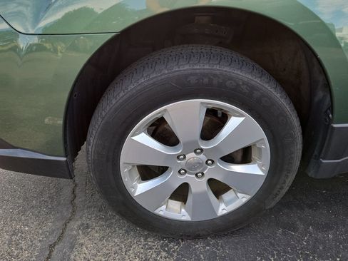 Used 2010 Subaru Outback 2.5i Premium AWD/4WD image 5