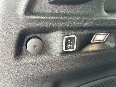 Used 2025 Jeep Grand Cherokee L Limited w/ Black Appearance Package image 41