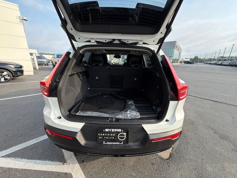 Used 2024 Volvo XC40 B5 Plus w/ Protection Package Premier AWD/4WD image 4