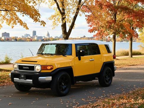 Used 2007 Toyota FJ Cruiser 2WD image 3