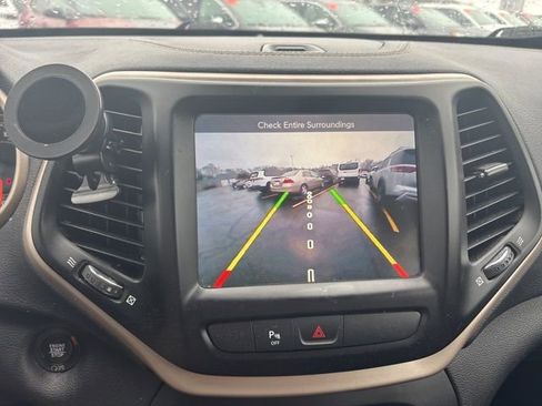 Used 2018 Jeep Cherokee Limited w/ High Altitude Package AWD/4WD image 18