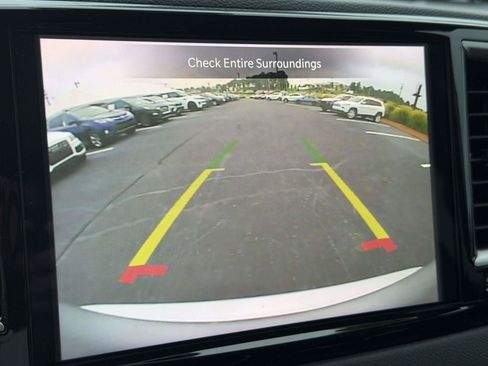 Used 2023 Chrysler Pacifica Touring-L FWD image 27
