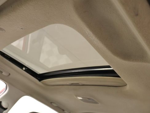 Used 2025 Hyundai Venue SEL FWD image 14