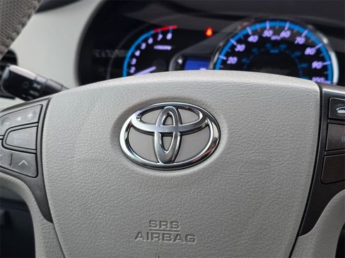 Used 2013 Toyota Sienna XLE image 32