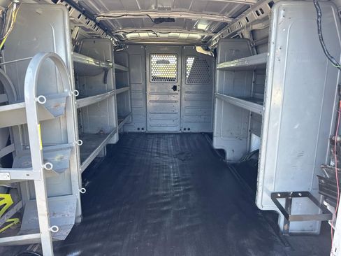 Used 2017 Chevrolet Express 2500 RWD image 15