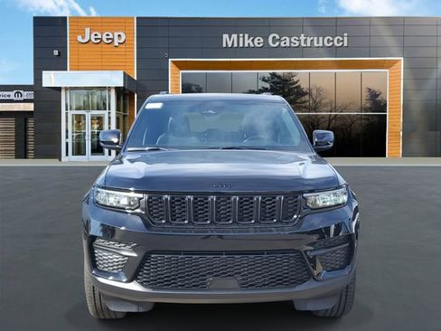 New 2025 Jeep Grand Cherokee Altitude image 2