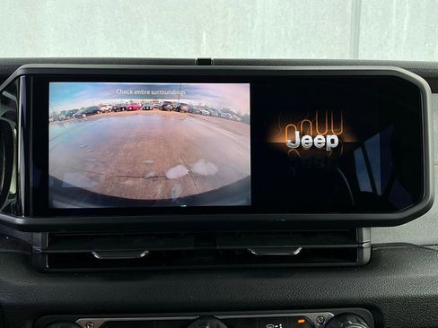 Used 2025 Jeep Wrangler Sport S image 30