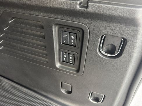 Used 2026 Chevrolet Traverse RS image 12