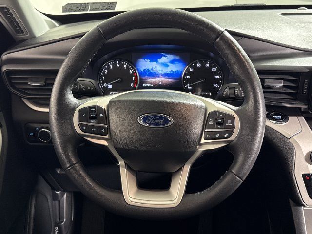 Used 2024 Ford Explorer XLT AWD/4WD image 26