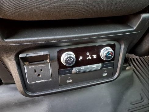 Used 2022 GMC Yukon XL SLE AWD/4WD image 18
