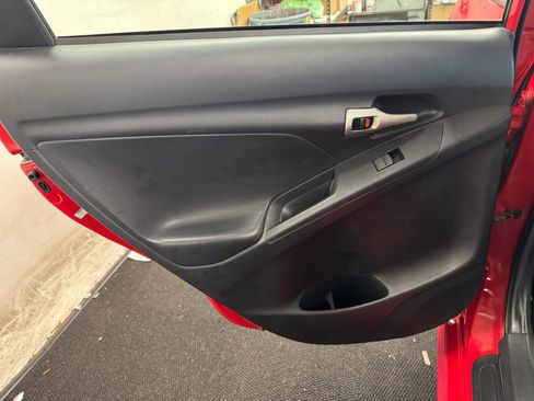 Used 2011 Toyota Matrix image 16