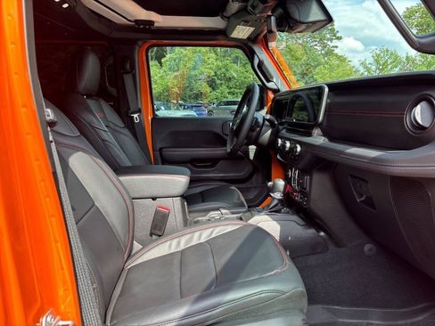Used 2025 Jeep Wrangler Unlimited Rubicon AWD/4WD image 40