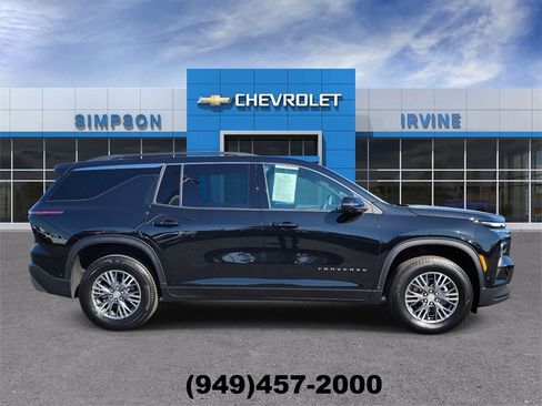 Used 2025 Chevrolet Traverse LT w/ Enhanced Driving Package image 9