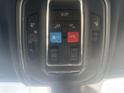 Used 2024 Jeep Grand Cherokee Altitude AWD/4WD image 25