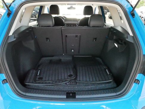 Certified 2025 Volkswagen Taos SE AWD/4WD image 18