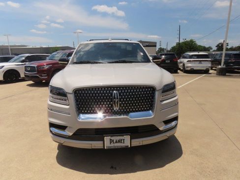 Used 2021 Lincoln Navigator Reserve w/ Luxury Package RWD image 4