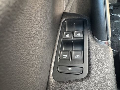 Used 2019 Volkswagen e-Golf SEL Premium image 28