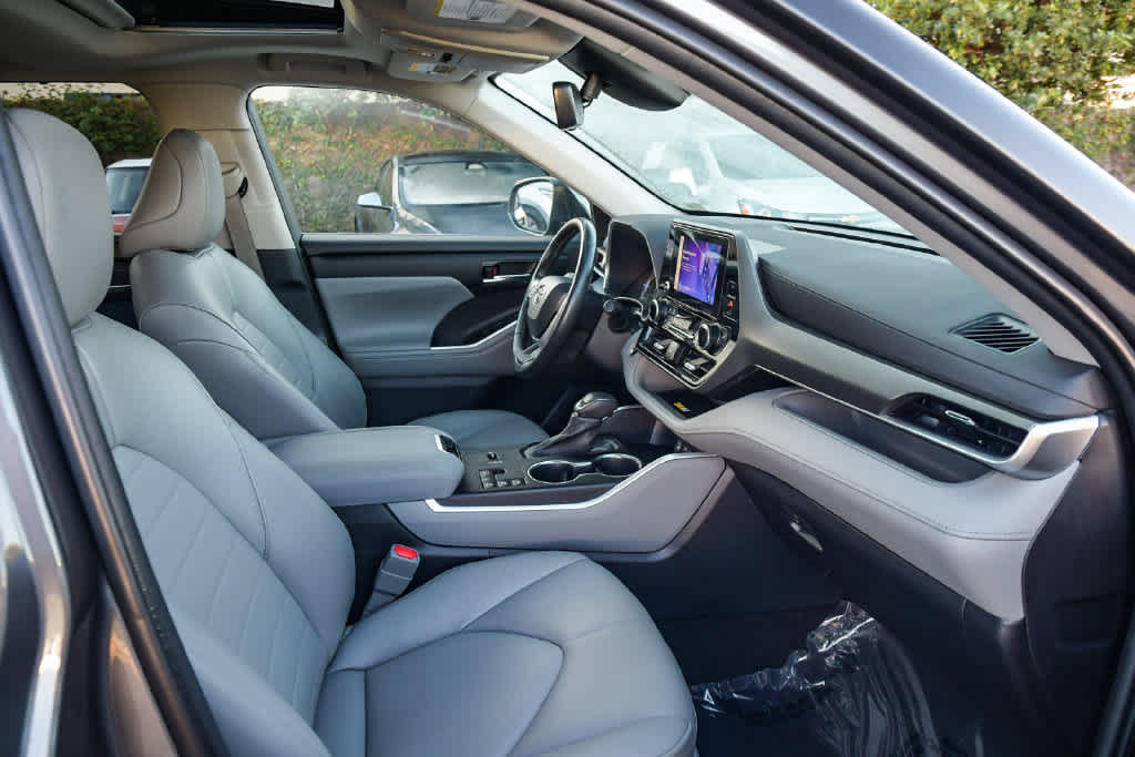 Certified 2023 Toyota Highlander XLE AWD/4WD image 18