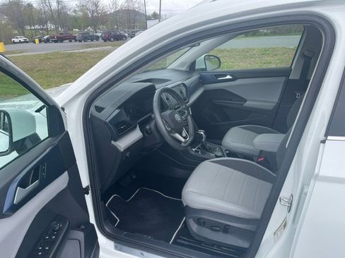 Used 2023 Volkswagen Taos SE w/ Panoramic Sunroof Package AWD/4WD image 7