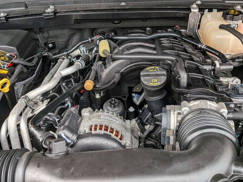 Used 2022 Jeep Gladiator Sport image 36